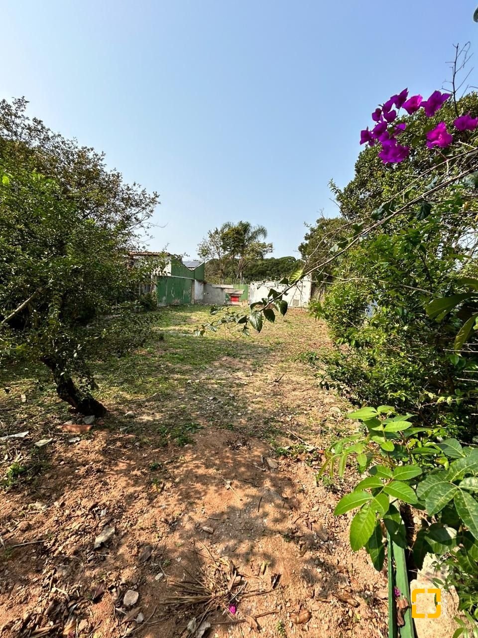 Terreno com 329m², no bairro Campeche em Florianópolis