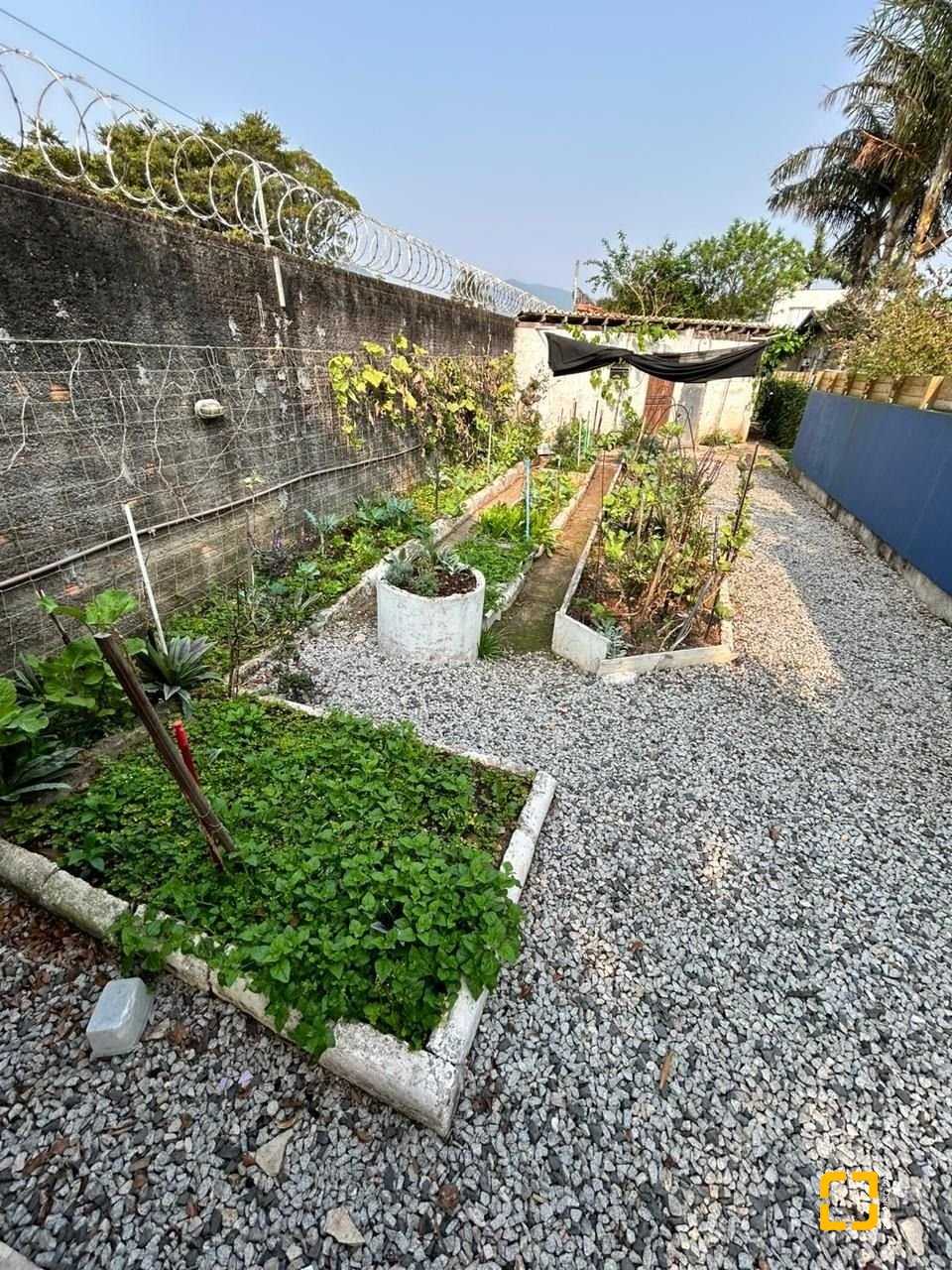 Terreno com 329m², no bairro Campeche em Florianópolis