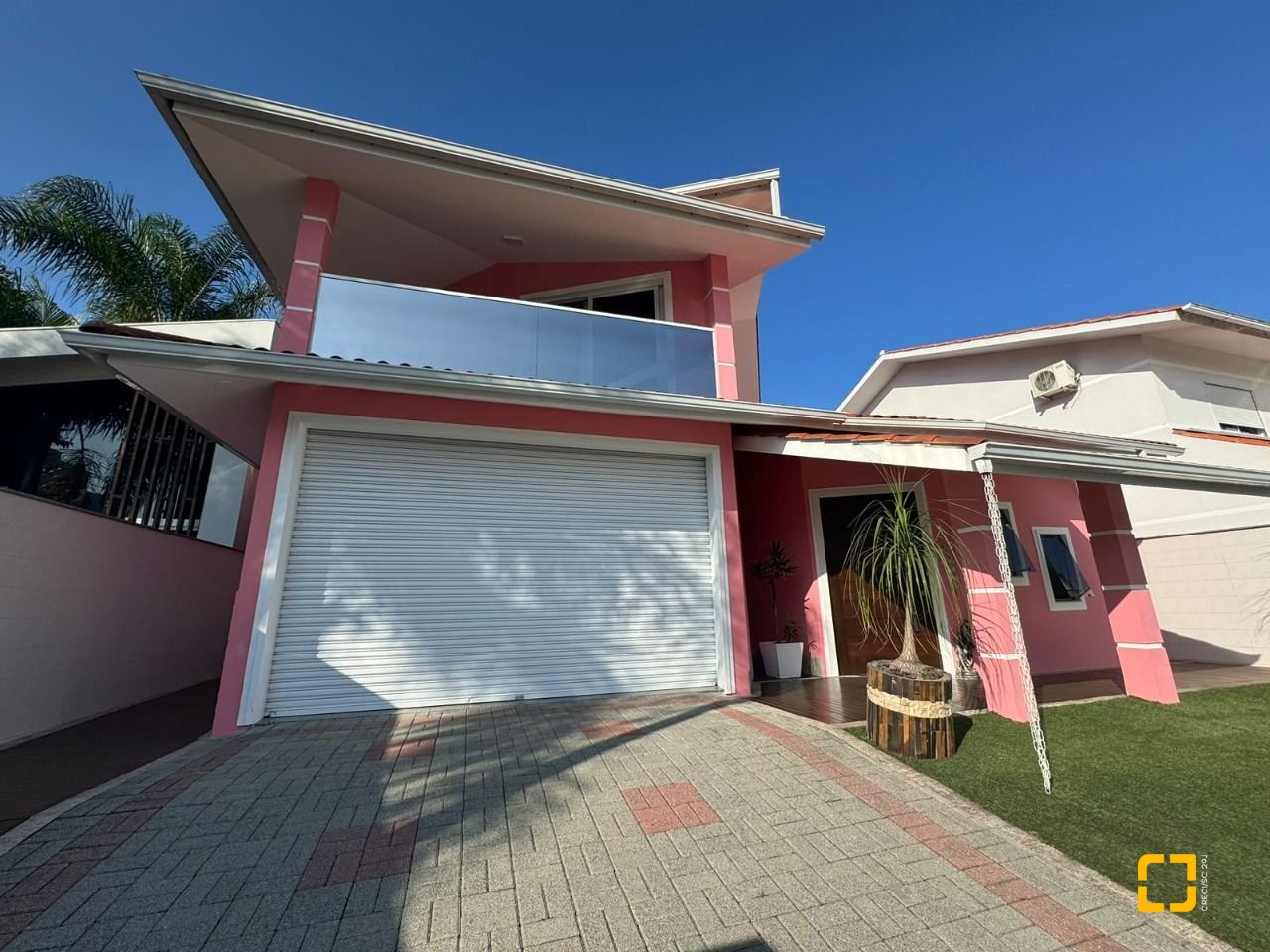 Casa com 278m², 4 quartos (sendo 2 suítes), 2 garagens, no bairro Ponte do Imaruim em Palhoça