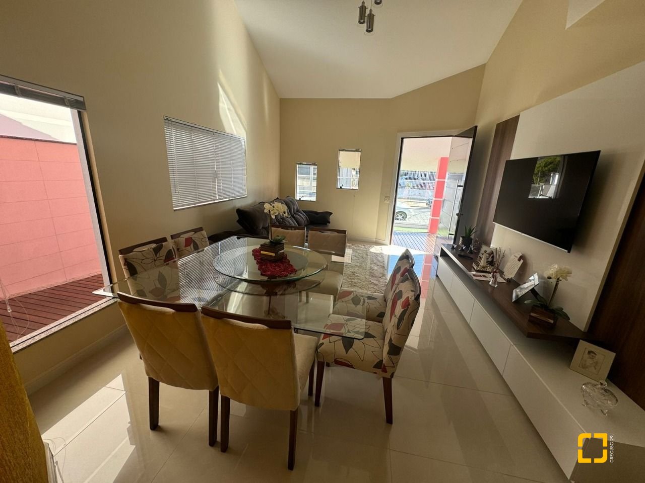 Casa com 278m², 4 quartos (sendo 2 suítes), 2 garagens, no bairro Ponte do Imaruim em Palhoça