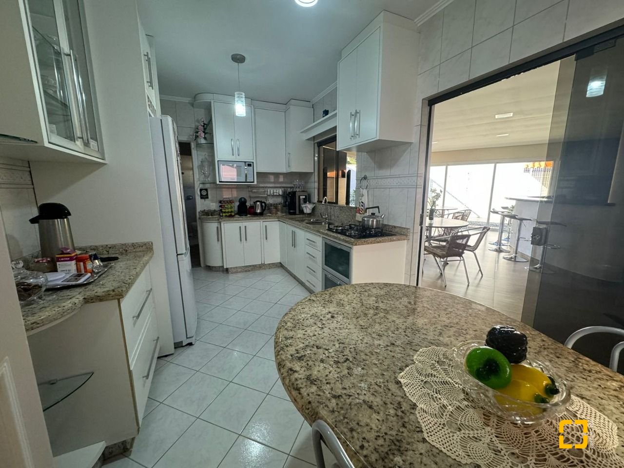 Casa com 278m², 4 quartos (sendo 2 suítes), 2 garagens, no bairro Ponte do Imaruim em Palhoça