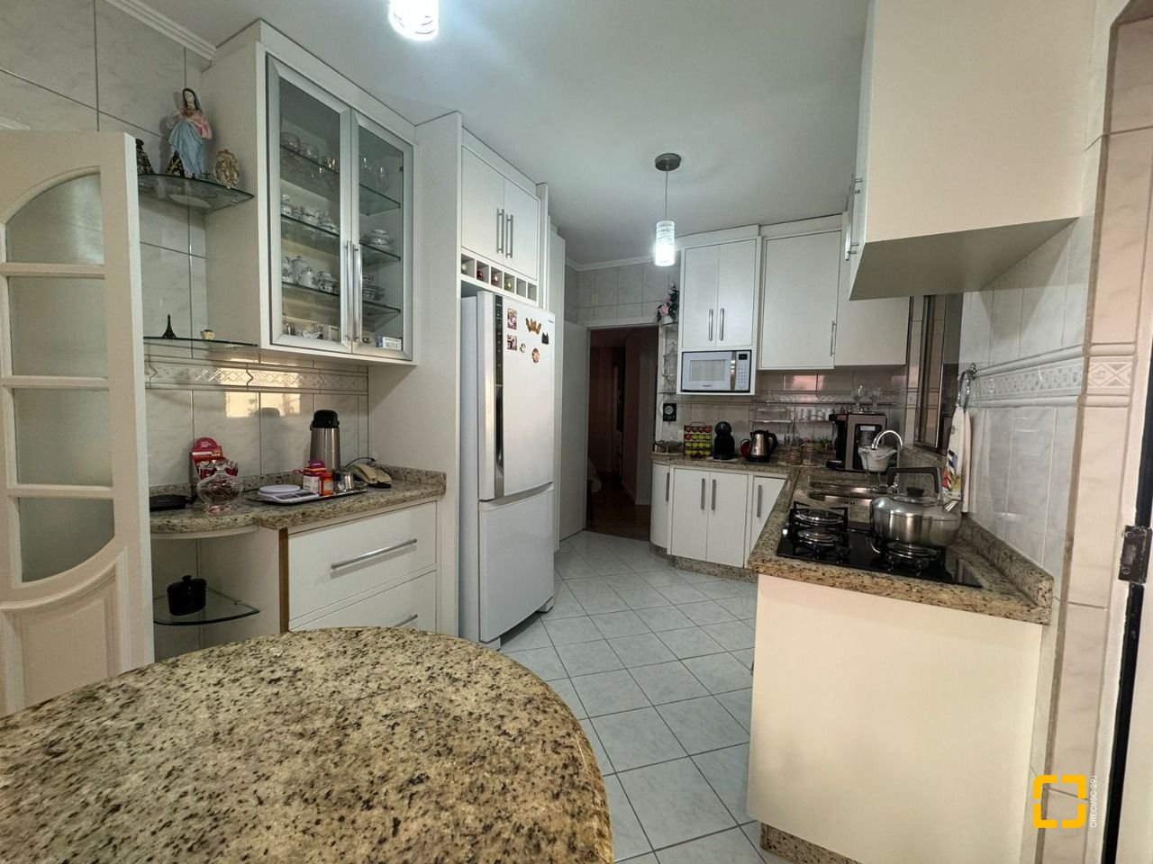 Casa com 278m², 4 quartos (sendo 2 suítes), 2 garagens, no bairro Ponte do Imaruim em Palhoça