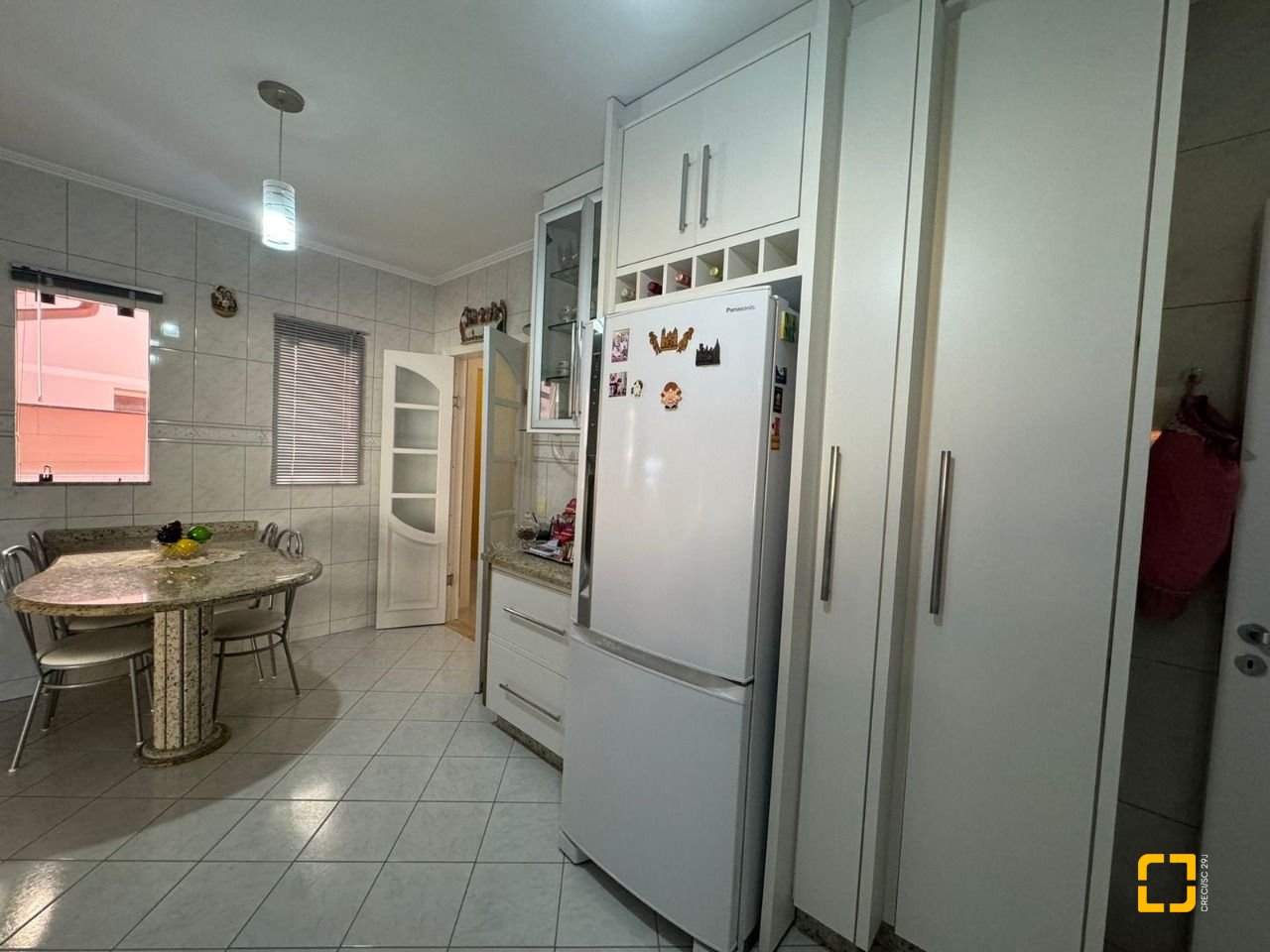 Casa com 278m², 4 quartos (sendo 2 suítes), 2 garagens, no bairro Ponte do Imaruim em Palhoça