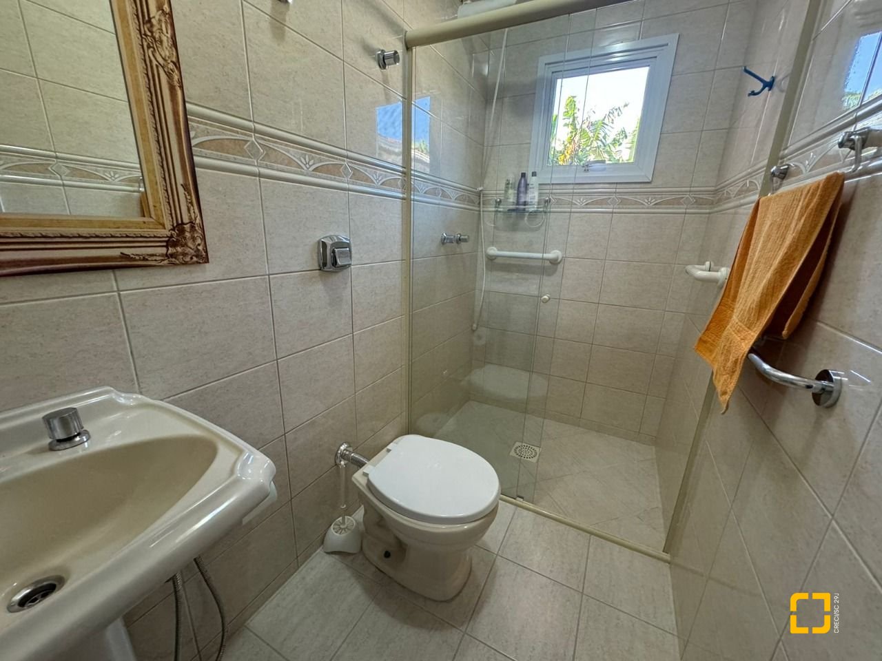 Casa com 278m², 4 quartos (sendo 2 suítes), 2 garagens, no bairro Ponte do Imaruim em Palhoça