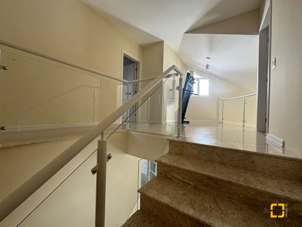 Casa com 278m², 4 quartos (sendo 2 suítes), 2 garagens, no bairro Ponte do Imaruim em Palhoça