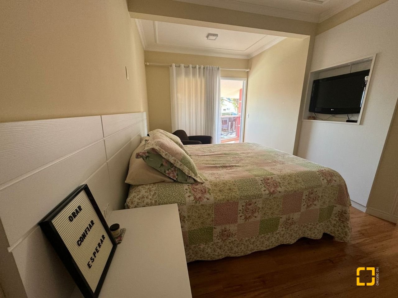 Casa com 278m², 4 quartos (sendo 2 suítes), 2 garagens, no bairro Ponte do Imaruim em Palhoça