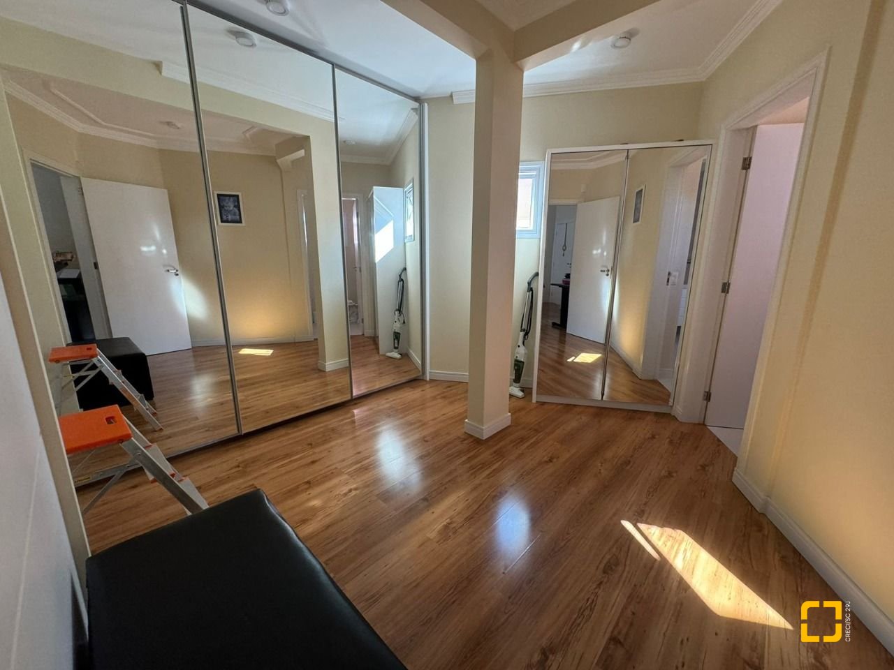 Casa com 278m², 4 quartos (sendo 2 suítes), 2 garagens, no bairro Ponte do Imaruim em Palhoça
