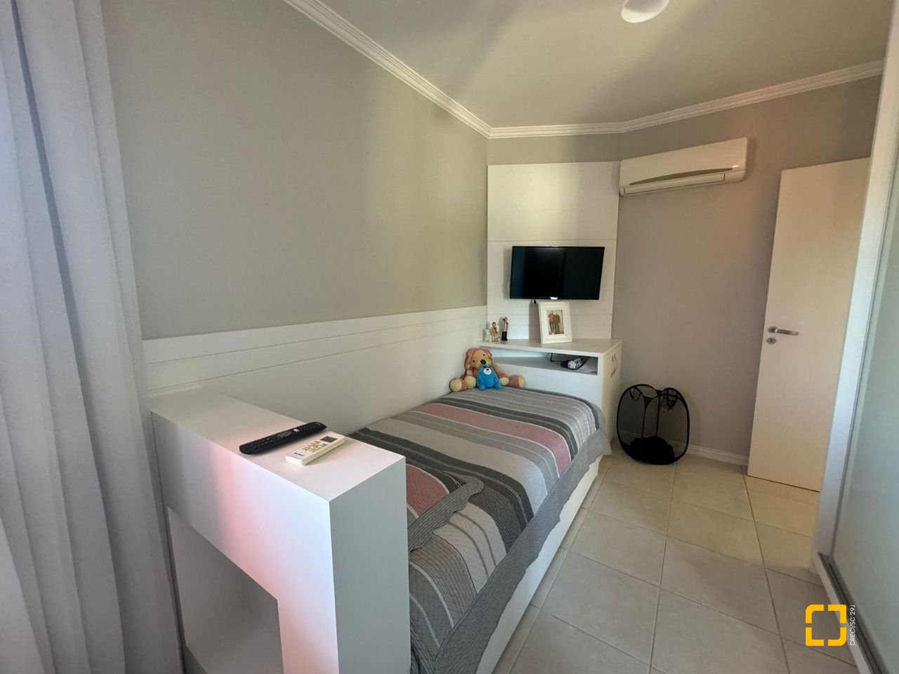 Casa com 278m², 4 quartos (sendo 2 suítes), 2 garagens, no bairro Ponte do Imaruim em Palhoça
