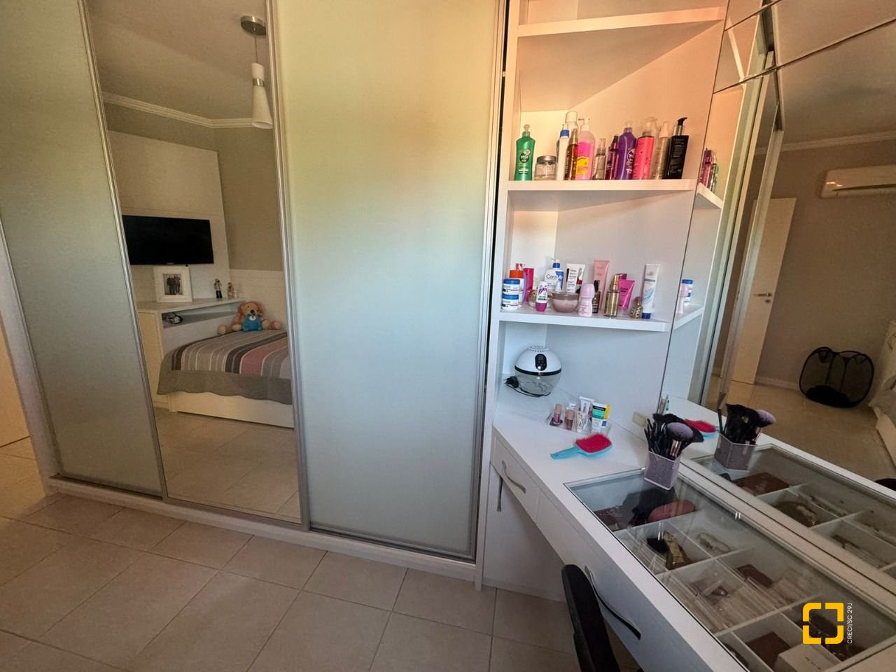 Casa com 278m², 4 quartos (sendo 2 suítes), 2 garagens, no bairro Ponte do Imaruim em Palhoça