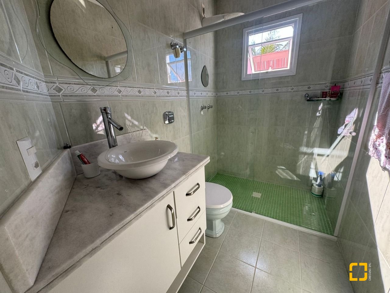 Casa com 278m², 4 quartos (sendo 2 suítes), 2 garagens, no bairro Ponte do Imaruim em Palhoça