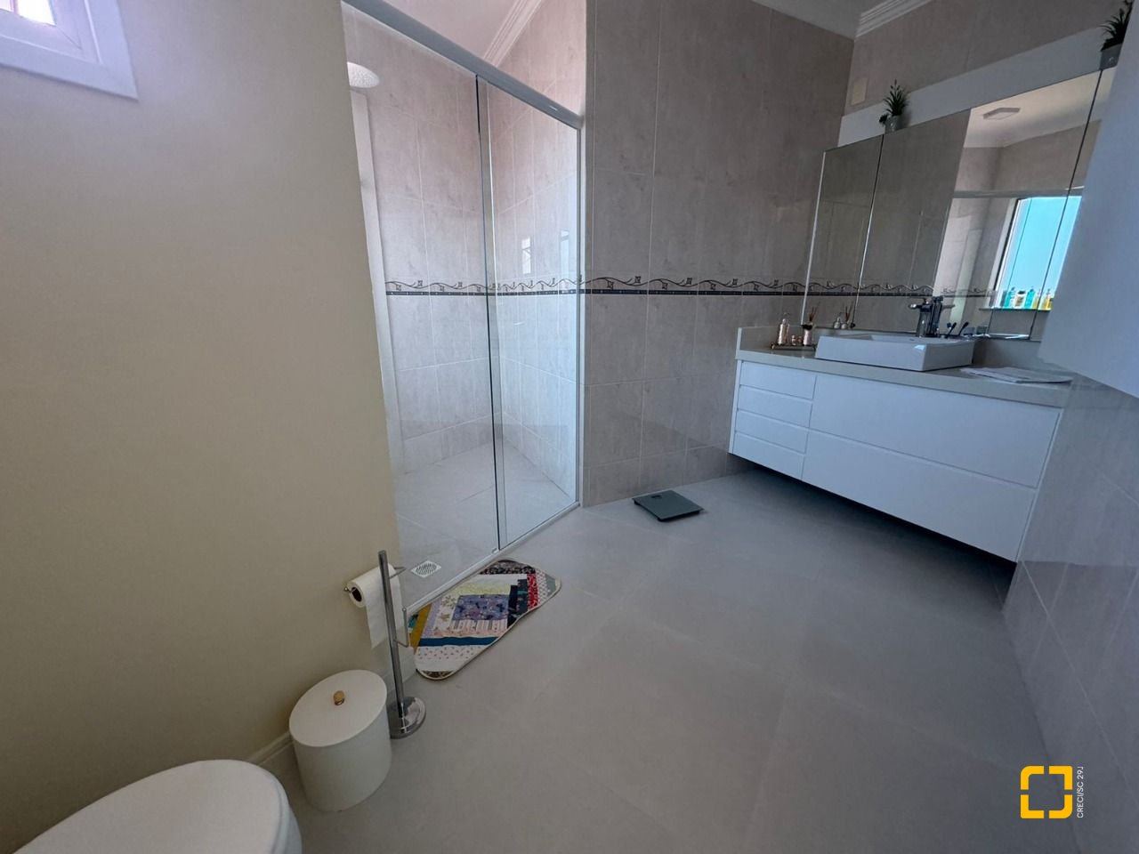 Casa com 278m², 4 quartos (sendo 2 suítes), 2 garagens, no bairro Ponte do Imaruim em Palhoça