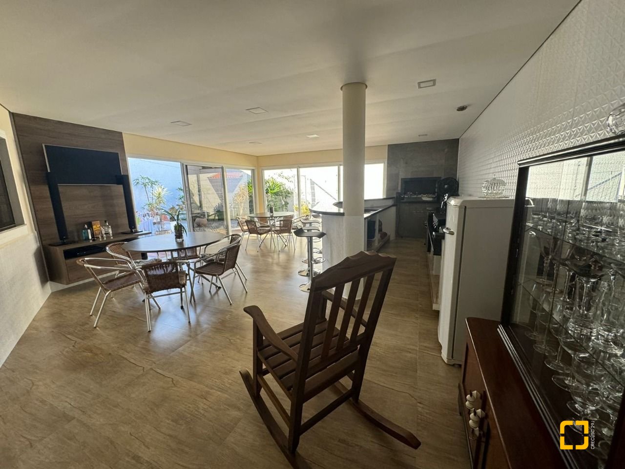 Casa com 278m², 4 quartos (sendo 2 suítes), 2 garagens, no bairro Ponte do Imaruim em Palhoça