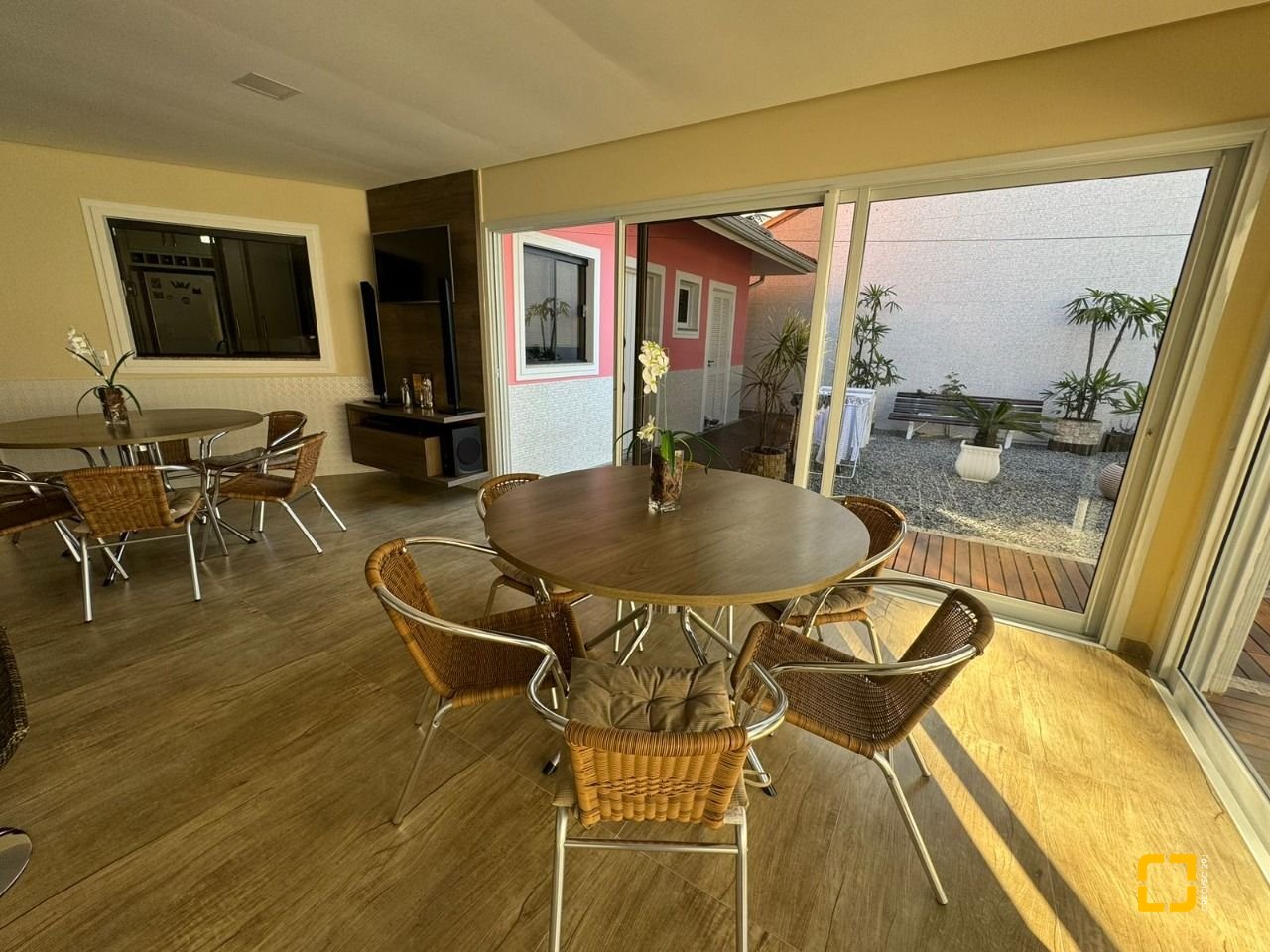 Casa com 278m², 4 quartos (sendo 2 suítes), 2 garagens, no bairro Ponte do Imaruim em Palhoça
