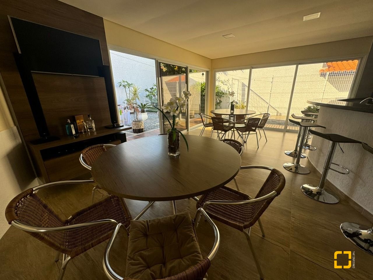 Casa com 278m², 4 quartos (sendo 2 suítes), 2 garagens, no bairro Ponte do Imaruim em Palhoça