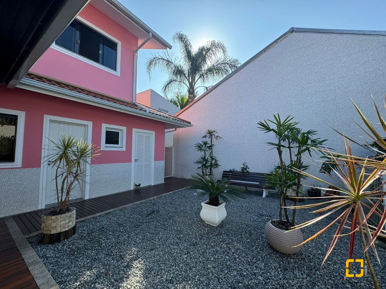 Casa com 278m², 4 quartos (sendo 2 suítes), 2 garagens, no bairro Ponte do Imaruim em Palhoça