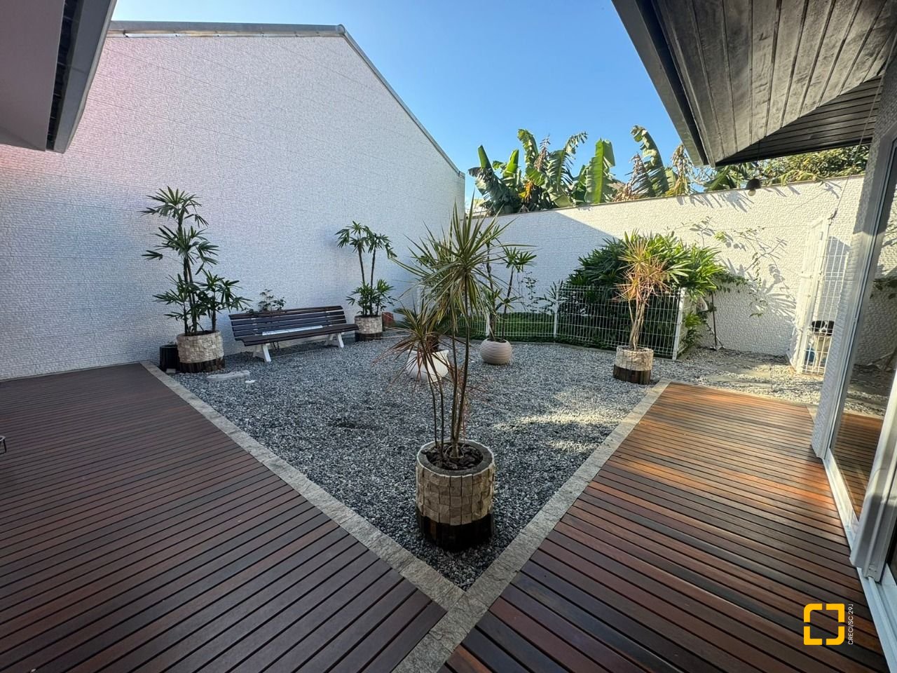 Casa com 278m², 4 quartos (sendo 2 suítes), 2 garagens, no bairro Ponte do Imaruim em Palhoça