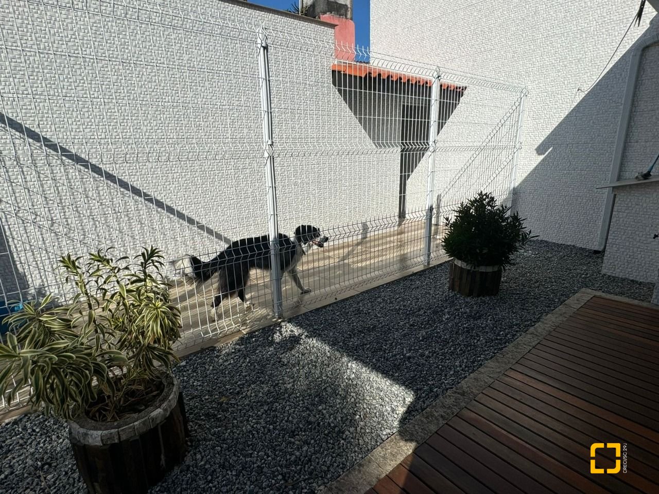 Casa com 278m², 4 quartos (sendo 2 suítes), 2 garagens, no bairro Ponte do Imaruim em Palhoça