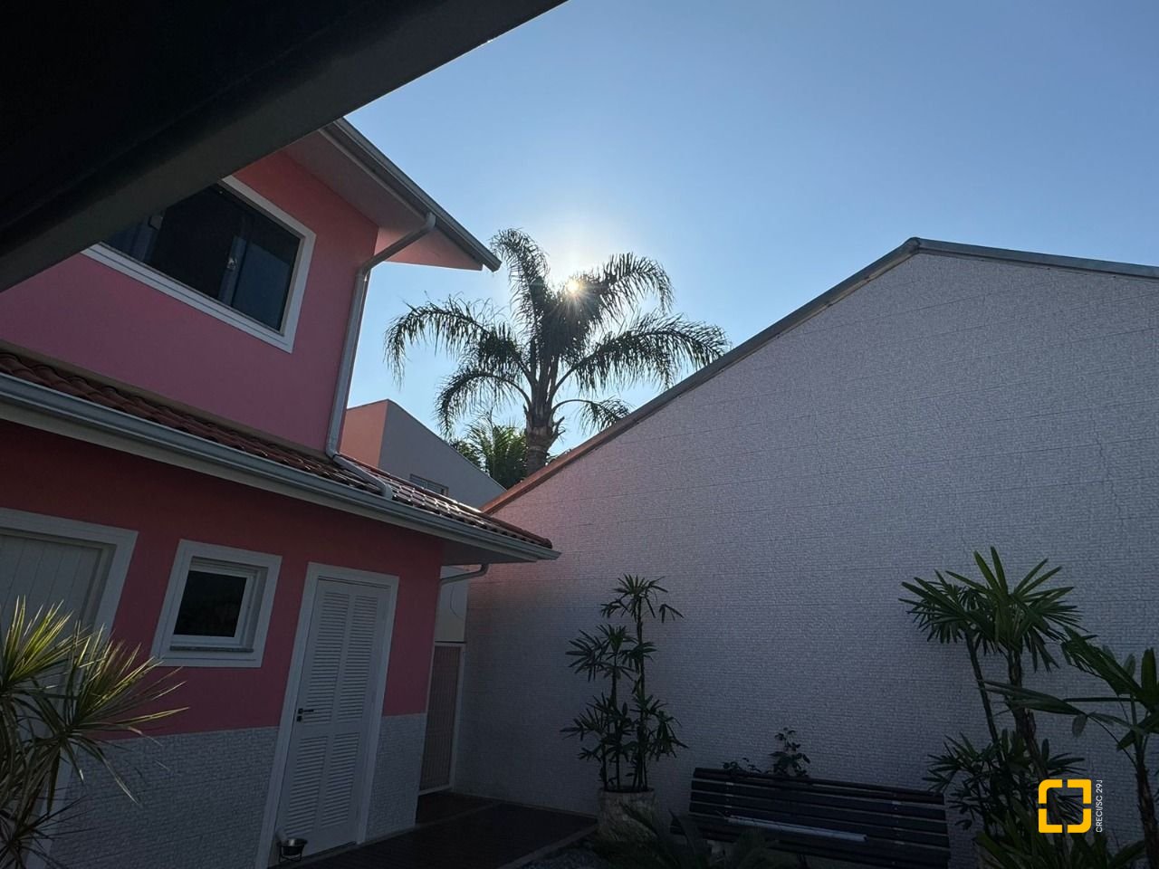 Casa com 278m², 4 quartos (sendo 2 suítes), 2 garagens, no bairro Ponte do Imaruim em Palhoça