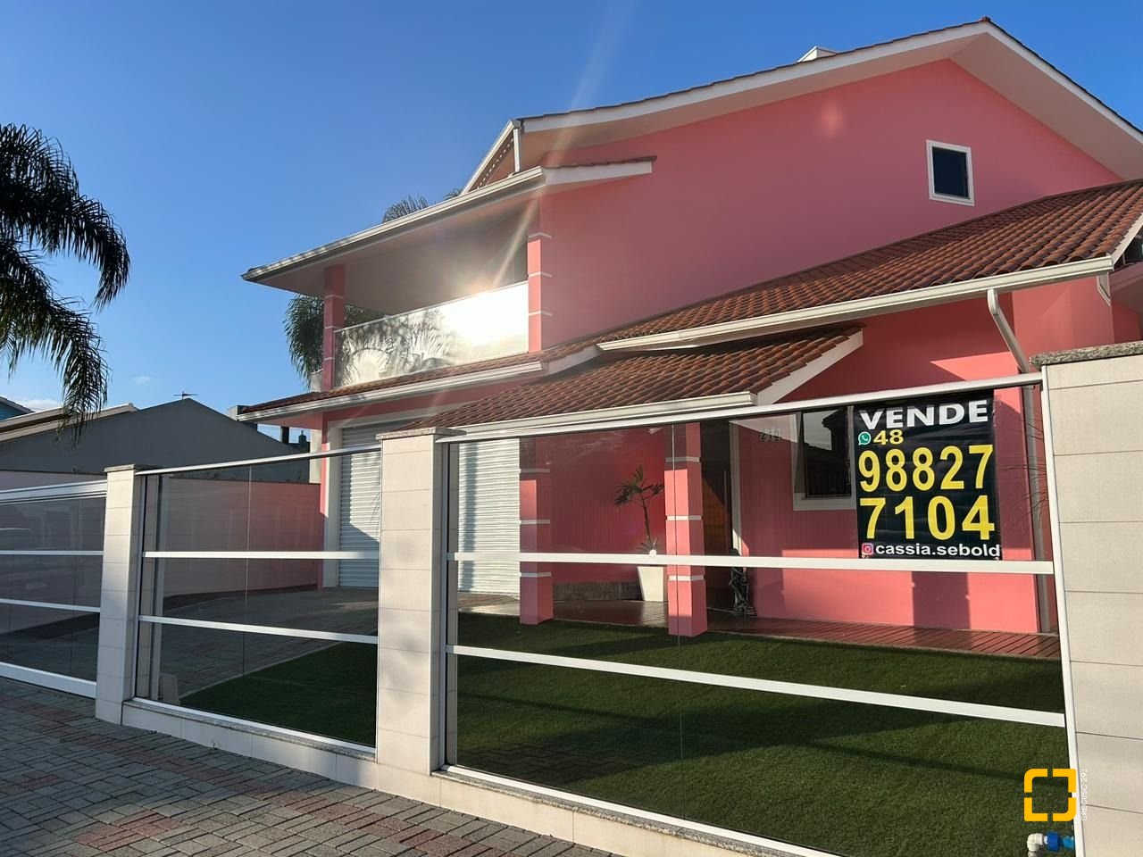 Casa com 278m², 4 quartos (sendo 2 suítes), 2 garagens, no bairro Ponte do Imaruim em Palhoça