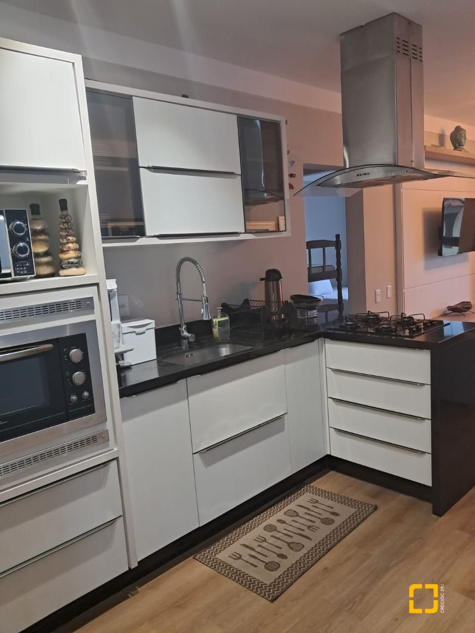 Apartamento com 63m², 3 quartos (sendo 1 suíte), 1 garagem, no bairro Praia Brava em Florianópolis