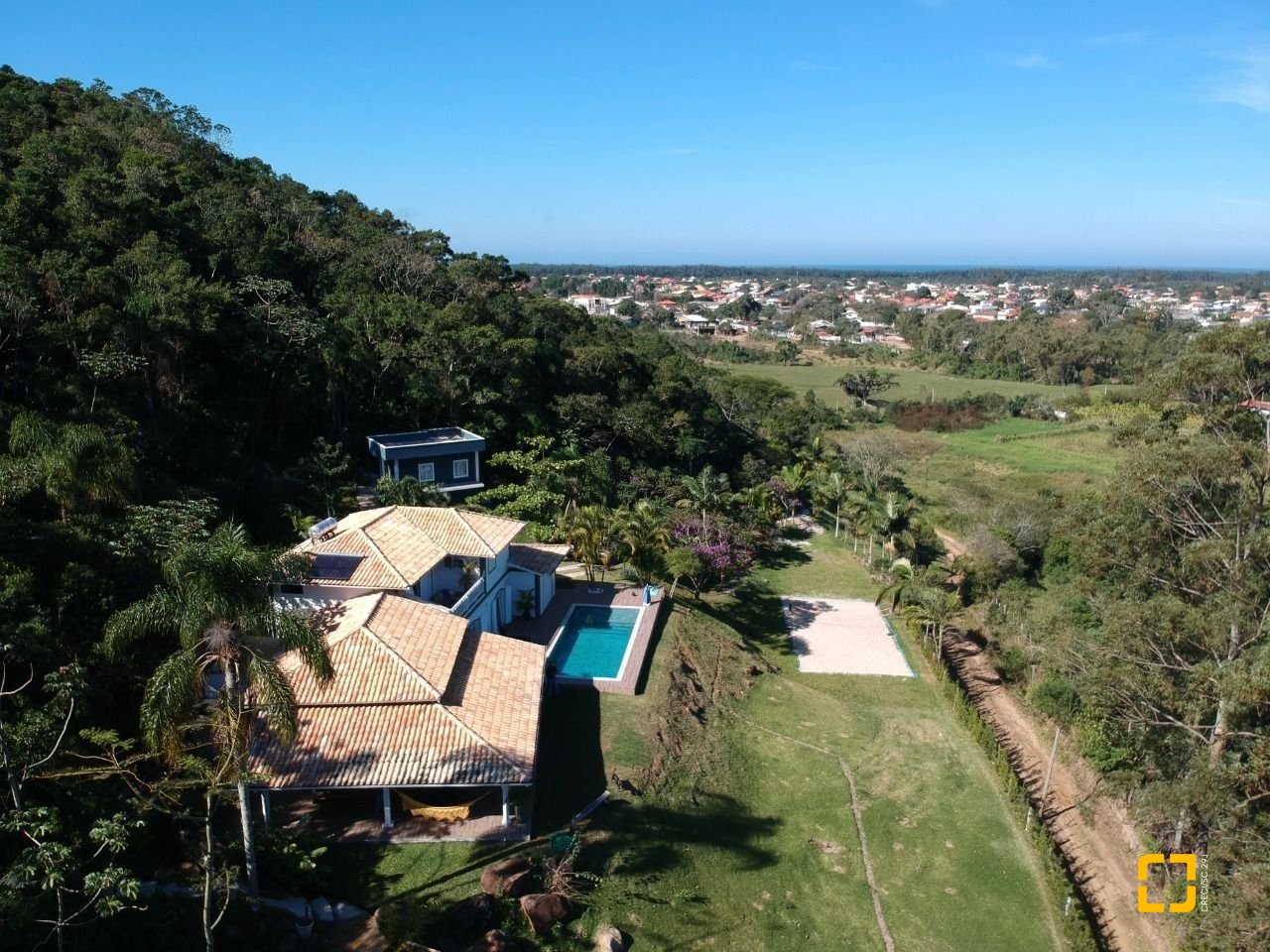 Casa com 350m², 4 quartos (sendo 4 suítes), 8 garagens, no bairro Rio Vermelho em Florianópolis
