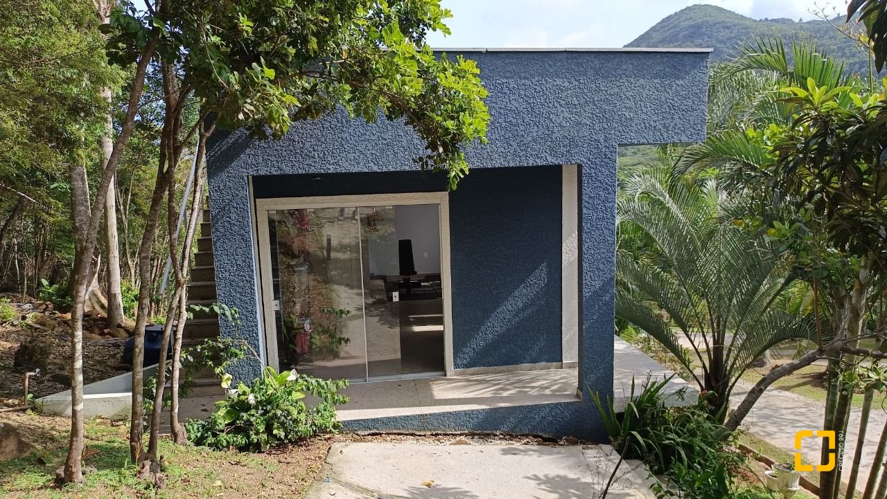 Casa com 350m², 4 quartos (sendo 4 suítes), 8 garagens, no bairro Rio Vermelho em Florianópolis