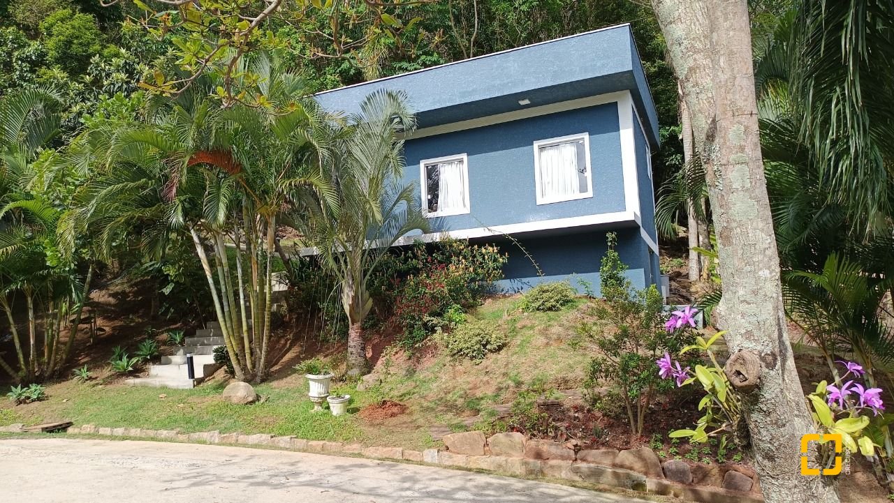 Casa com 350m², 4 quartos (sendo 4 suítes), 8 garagens, no bairro Rio Vermelho em Florianópolis