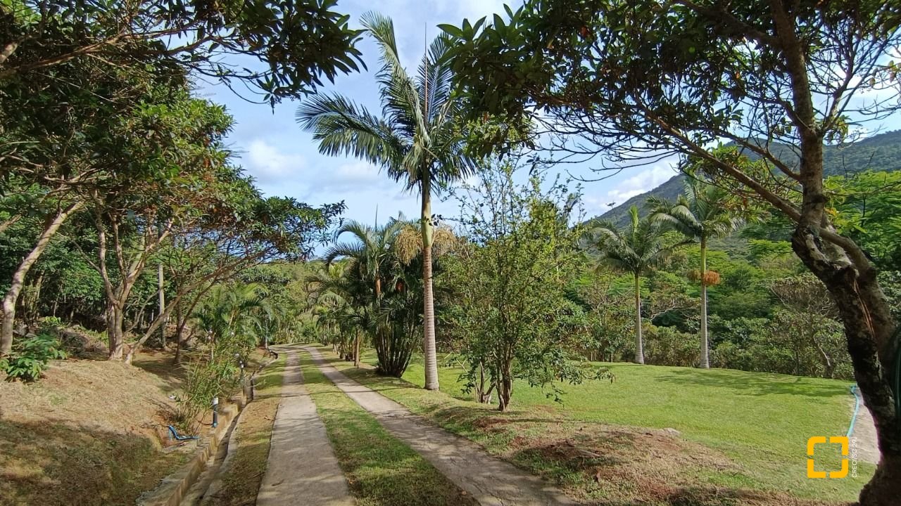 Casa com 350m², 4 quartos (sendo 4 suítes), 8 garagens, no bairro Rio Vermelho em Florianópolis