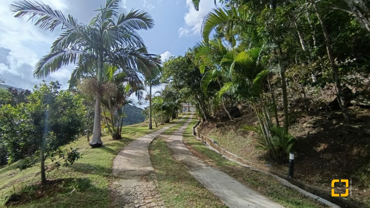 Casa com 350m², 4 quartos (sendo 4 suítes), 8 garagens, no bairro Rio Vermelho em Florianópolis