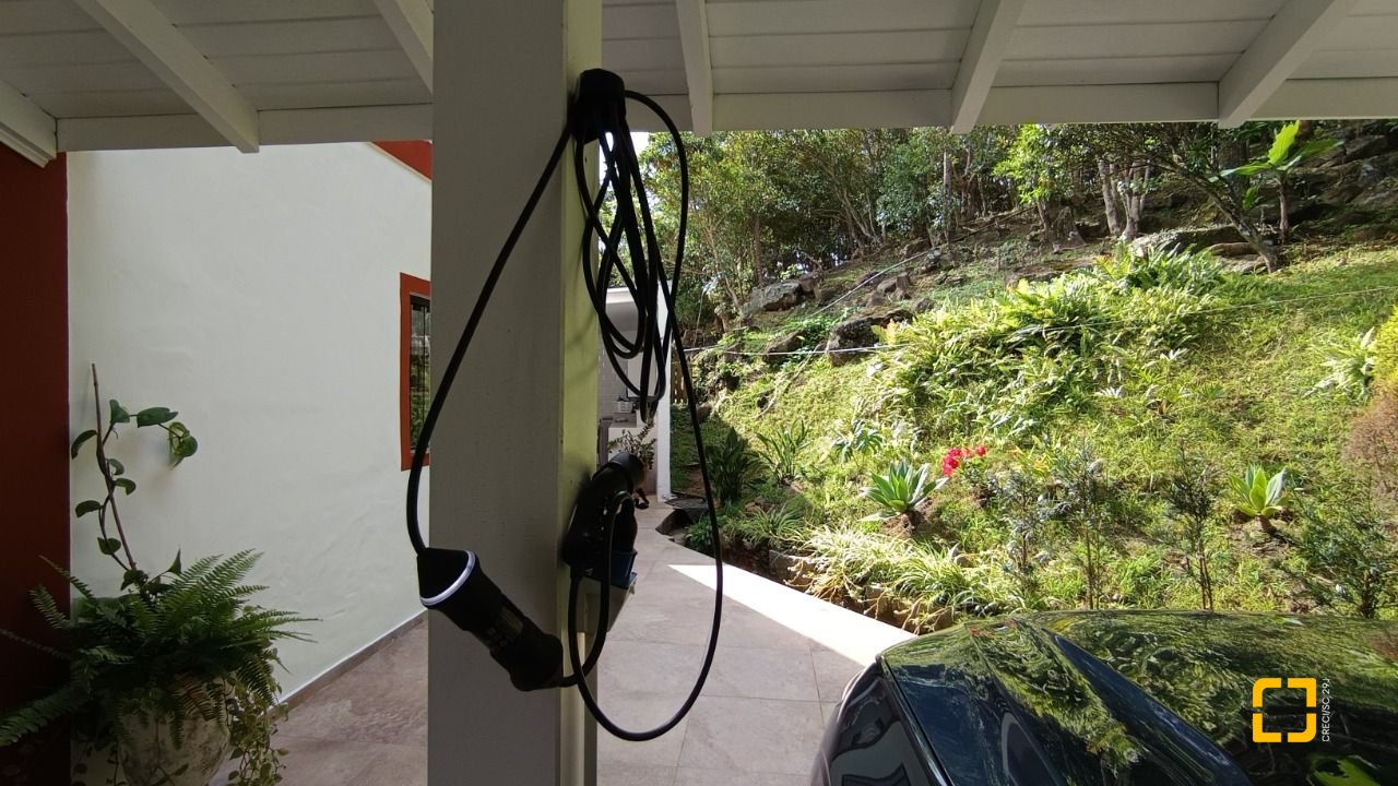 Casa com 350m², 4 quartos (sendo 4 suítes), 8 garagens, no bairro Rio Vermelho em Florianópolis