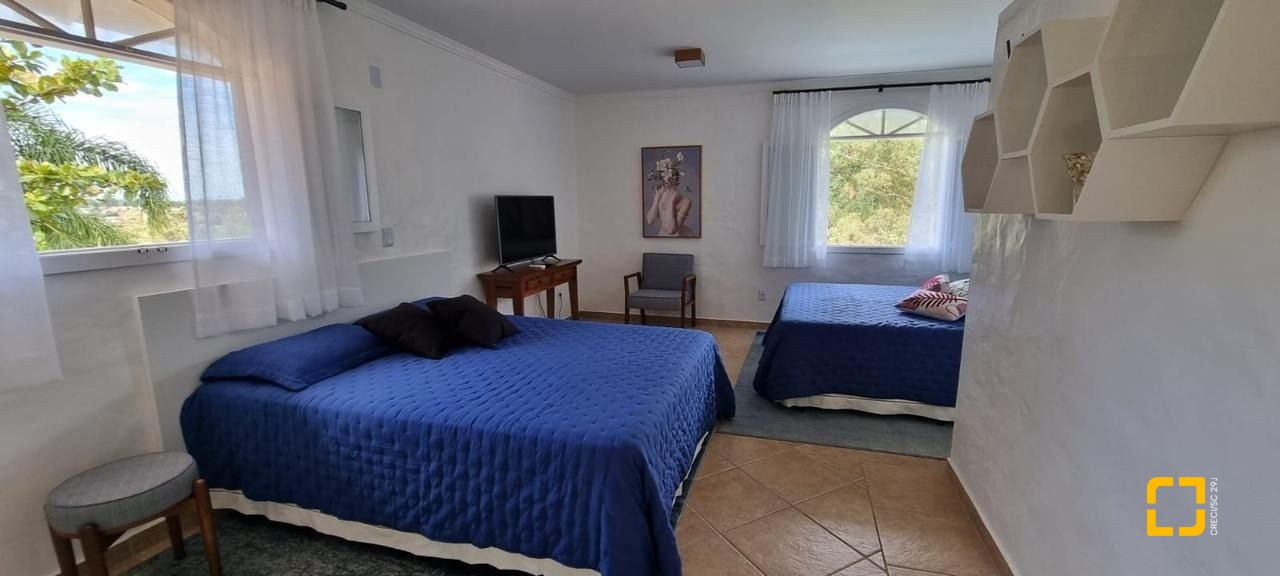 Casa com 350m², 4 quartos (sendo 4 suítes), 8 garagens, no bairro Rio Vermelho em Florianópolis