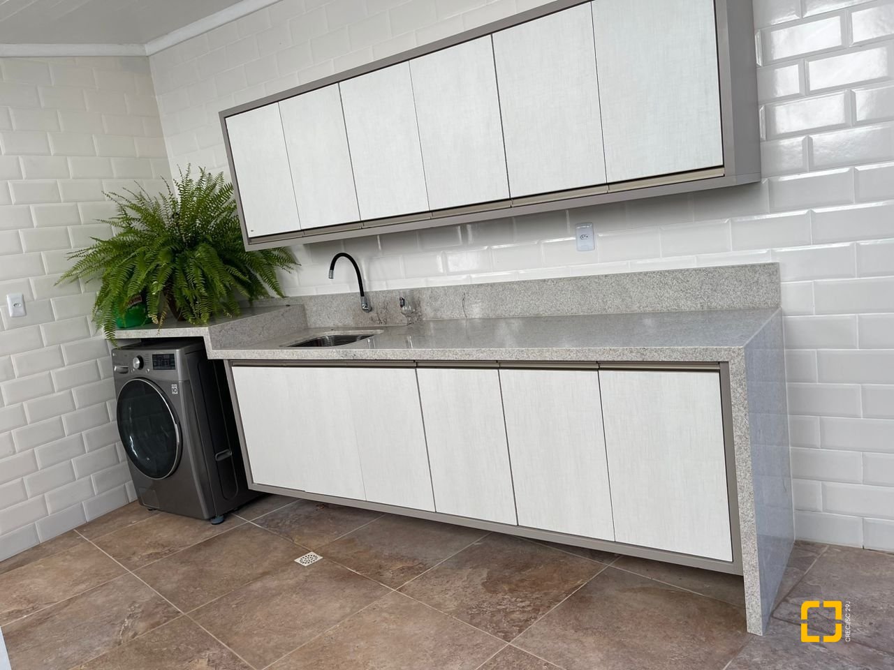 Casa com 350m², 4 quartos (sendo 4 suítes), 8 garagens, no bairro Rio Vermelho em Florianópolis