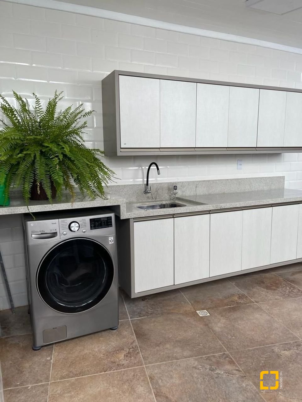 Casa com 350m², 4 quartos (sendo 4 suítes), 8 garagens, no bairro Rio Vermelho em Florianópolis