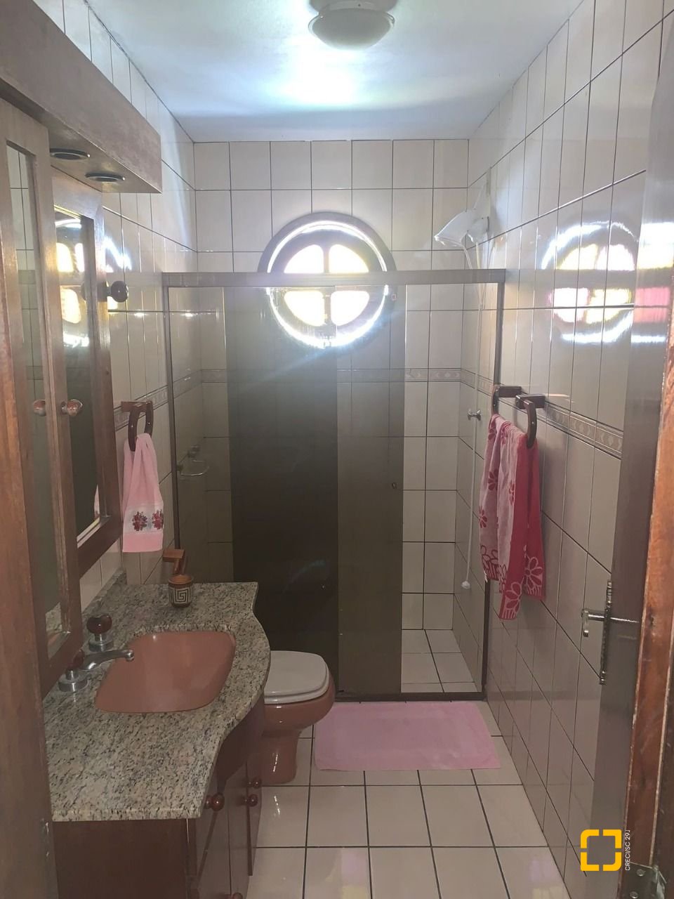 Casa com 240m², 4 quartos (sendo 1 suíte), 2 garagens, no bairro Coqueiros em Florianópolis