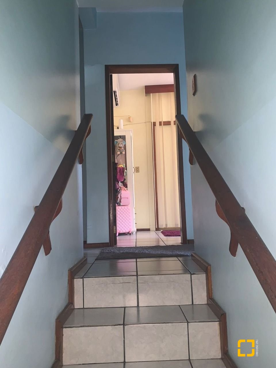 Casa com 240m², 4 quartos (sendo 1 suíte), 2 garagens, no bairro Coqueiros em Florianópolis