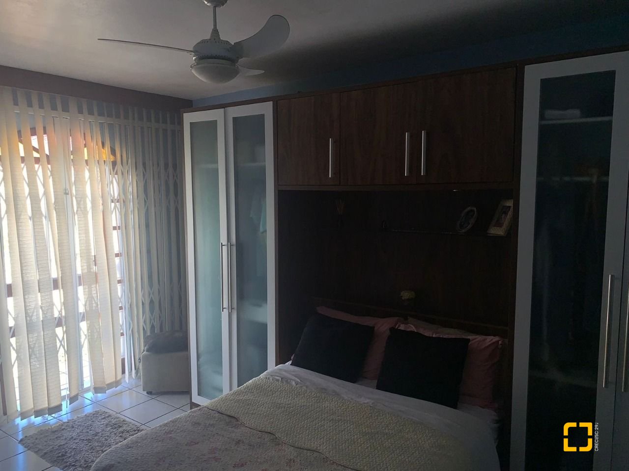 Casa com 240m², 4 quartos (sendo 1 suíte), 2 garagens, no bairro Coqueiros em Florianópolis