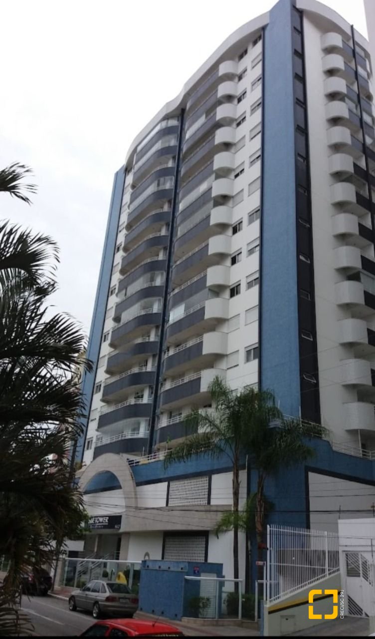 Apartamento com 190m², 4 quartos (sendo 1 suíte), 2 garagens, no bairro Kobrasol em São José