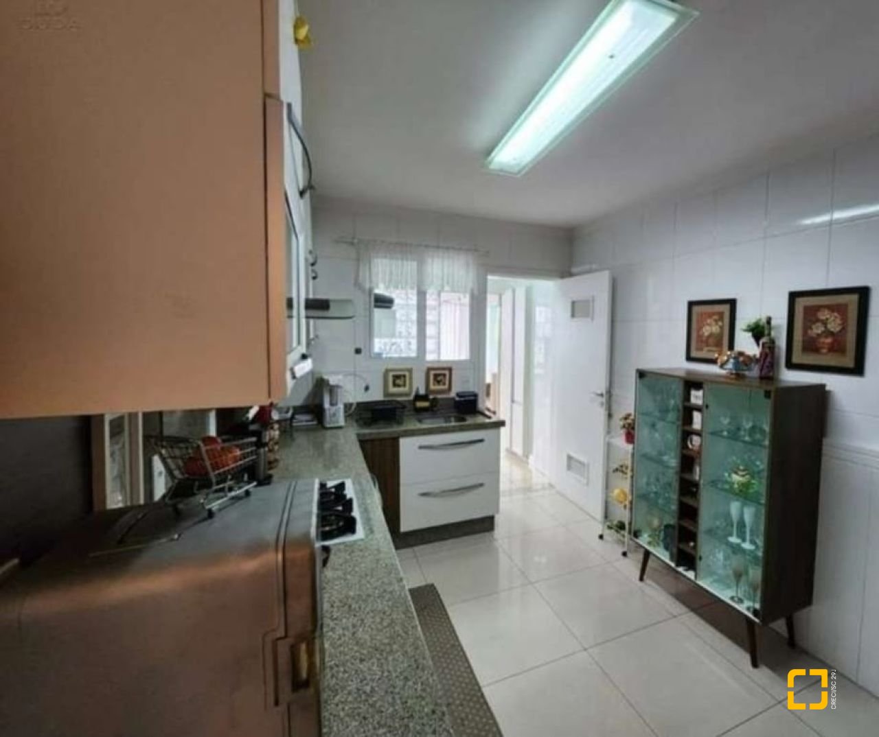 Apartamento com 190m², 4 quartos (sendo 1 suíte), 2 garagens, no bairro Kobrasol em São José