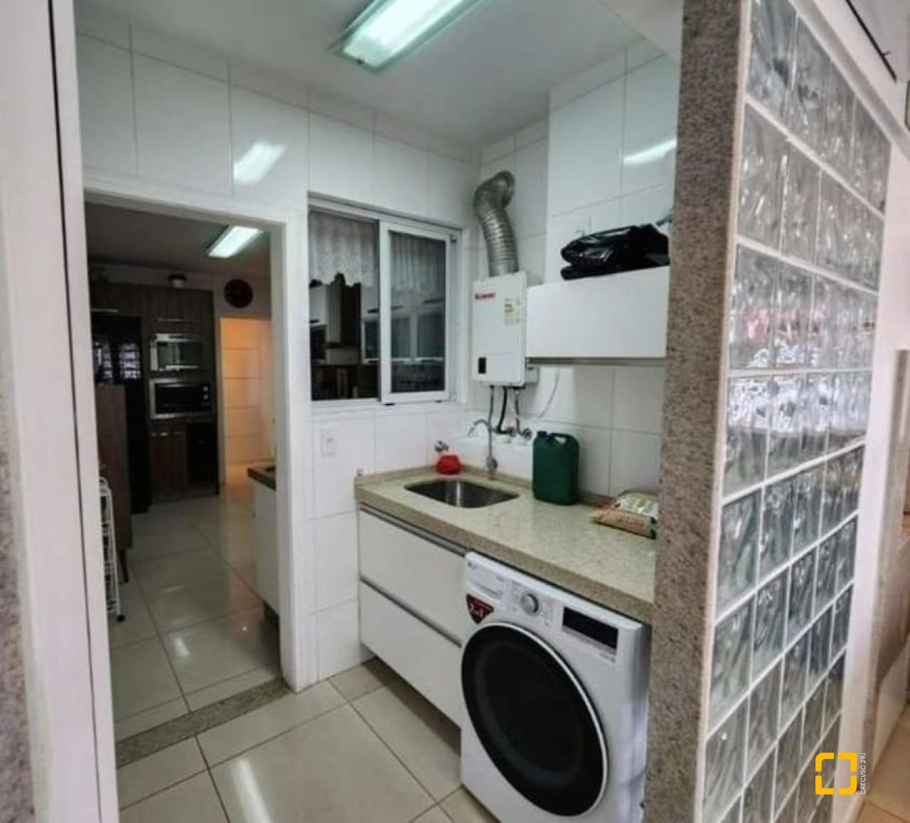 Apartamento com 190m², 4 quartos (sendo 1 suíte), 2 garagens, no bairro Kobrasol em São José