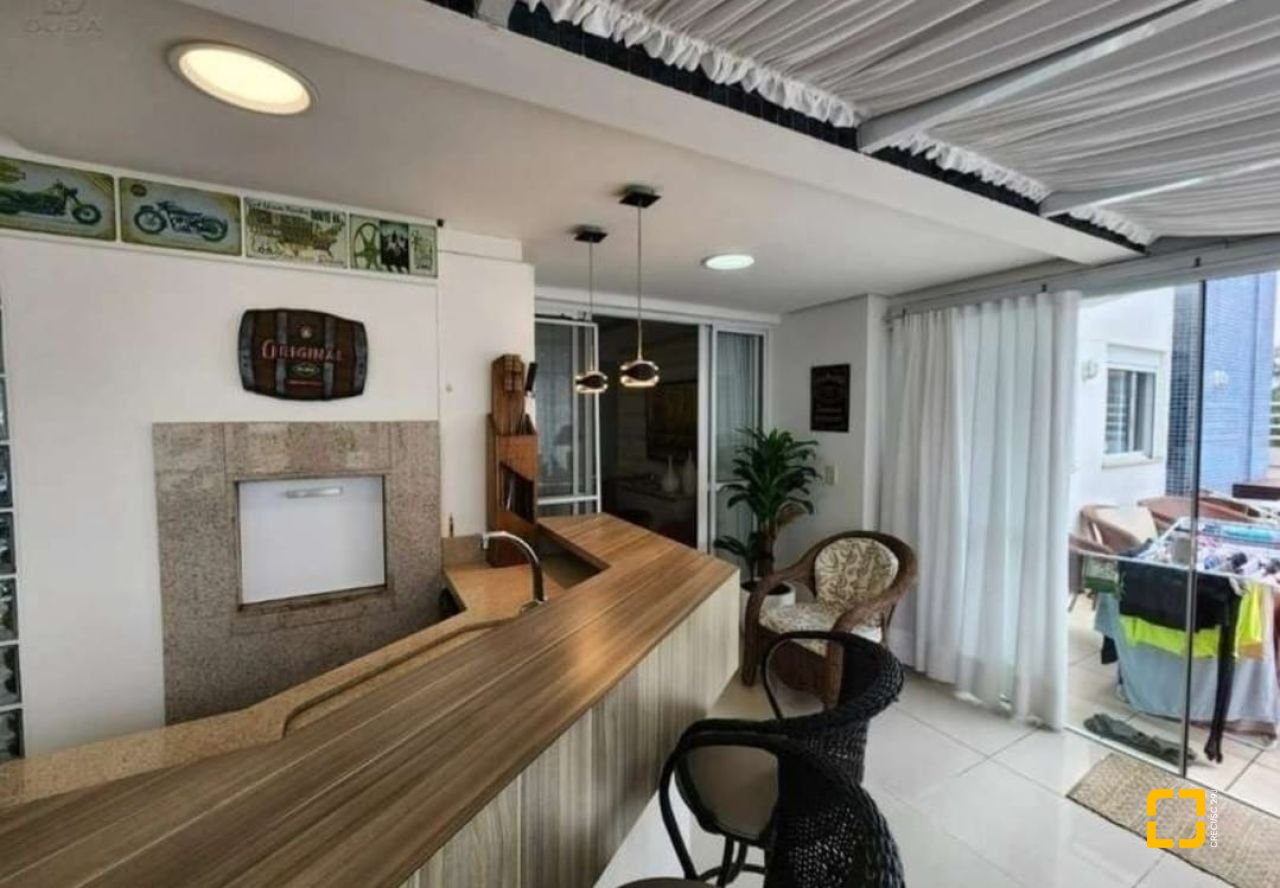 Apartamento com 190m², 4 quartos (sendo 1 suíte), 2 garagens, no bairro Kobrasol em São José