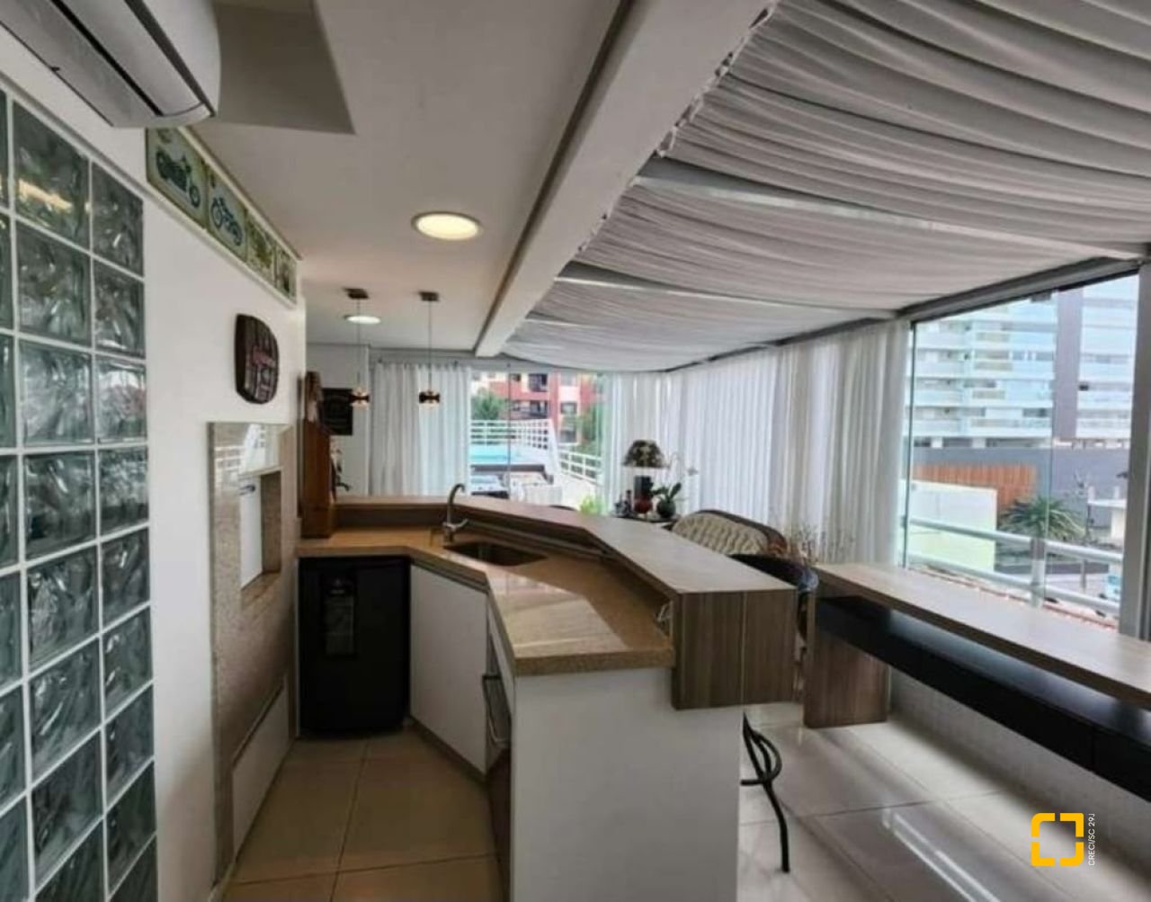 Apartamento com 190m², 4 quartos (sendo 1 suíte), 2 garagens, no bairro Kobrasol em São José