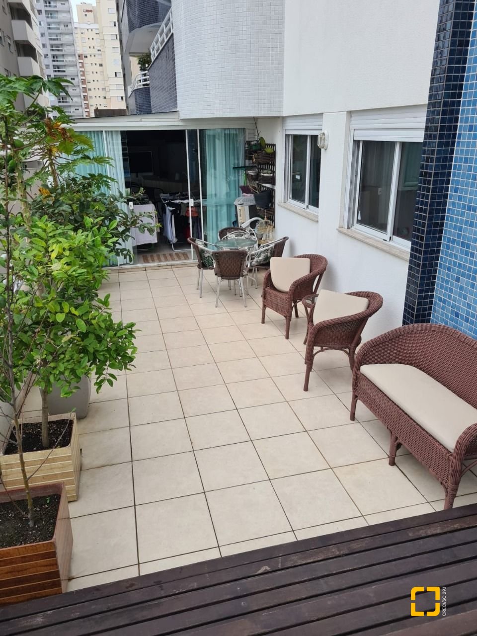 Apartamento com 190m², 4 quartos (sendo 1 suíte), 2 garagens, no bairro Kobrasol em São José