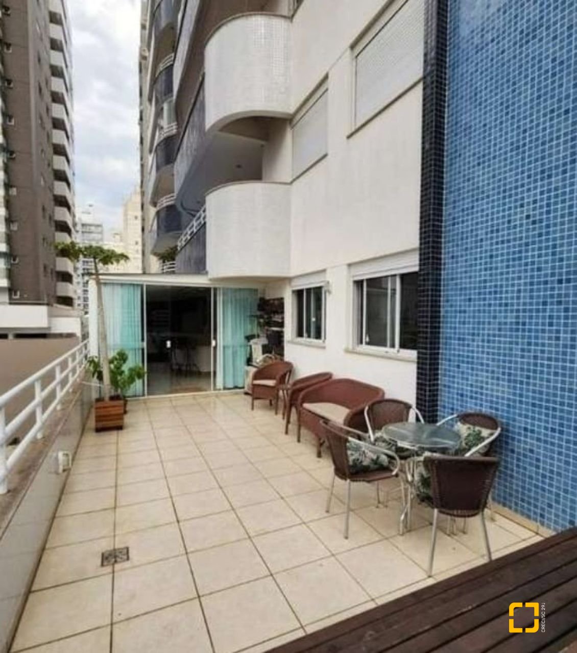 Apartamento com 190m², 4 quartos (sendo 1 suíte), 2 garagens, no bairro Kobrasol em São José