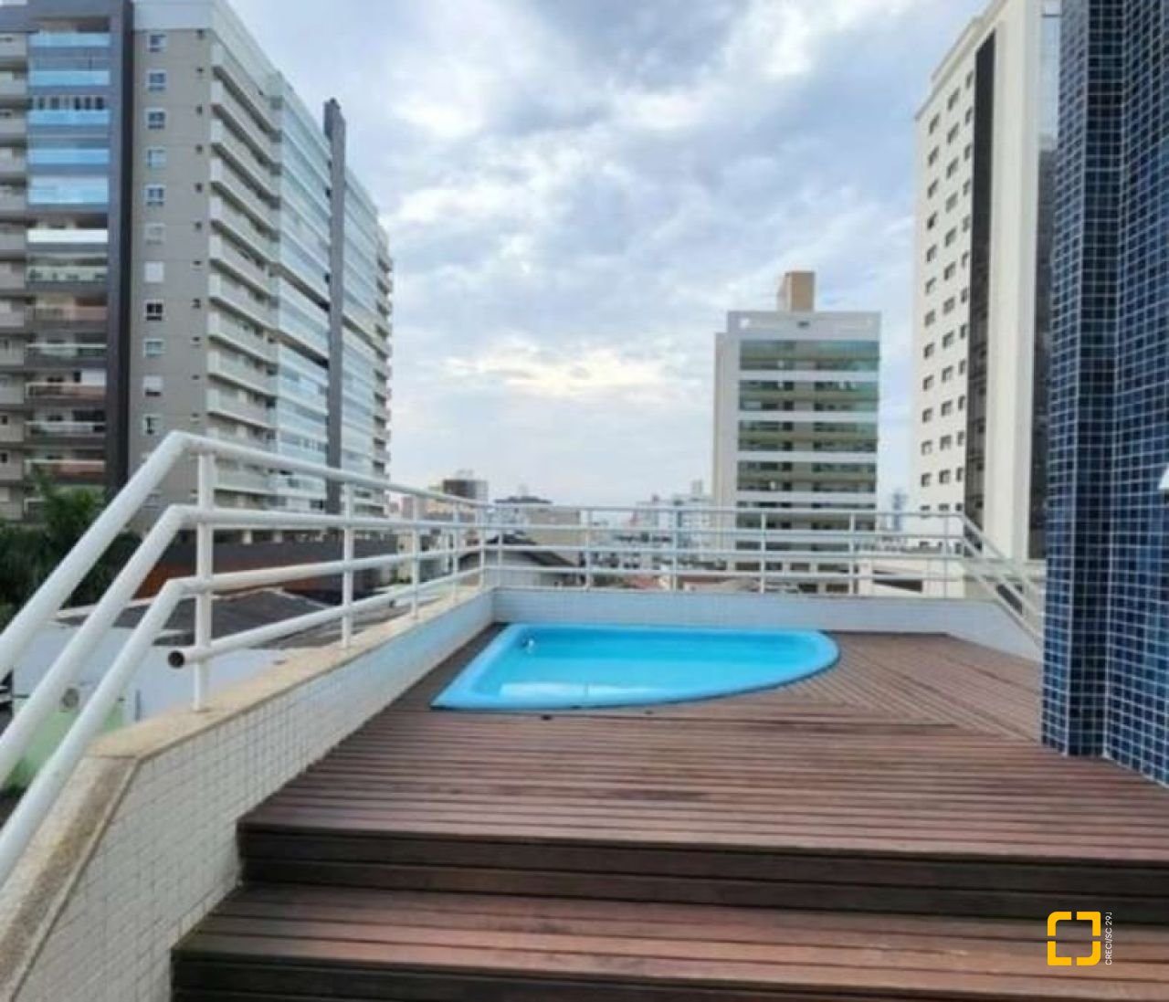 Apartamento com 190m², 4 quartos (sendo 1 suíte), 2 garagens, no bairro Kobrasol em São José
