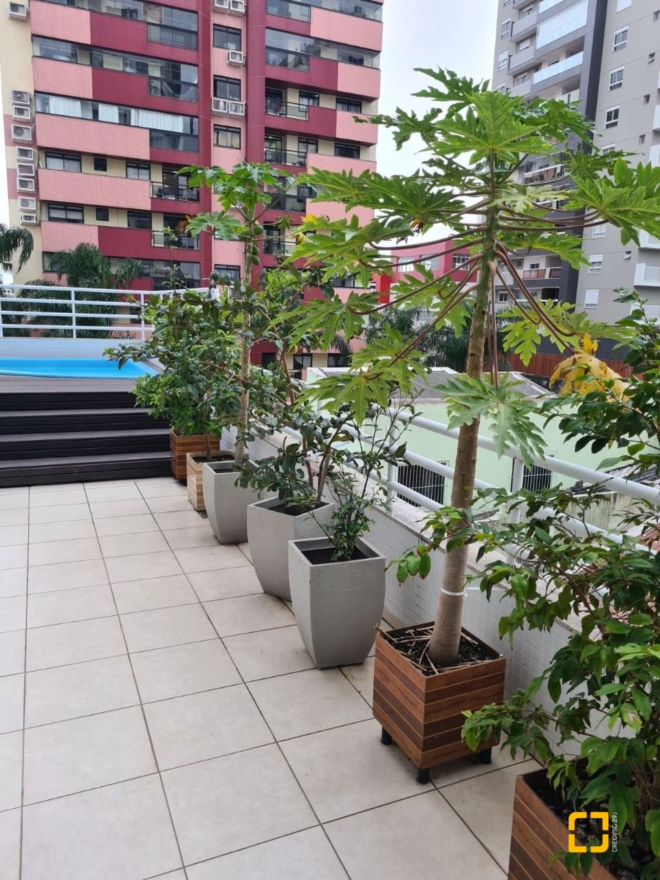 Apartamento com 190m², 4 quartos (sendo 1 suíte), 2 garagens, no bairro Kobrasol em São José
