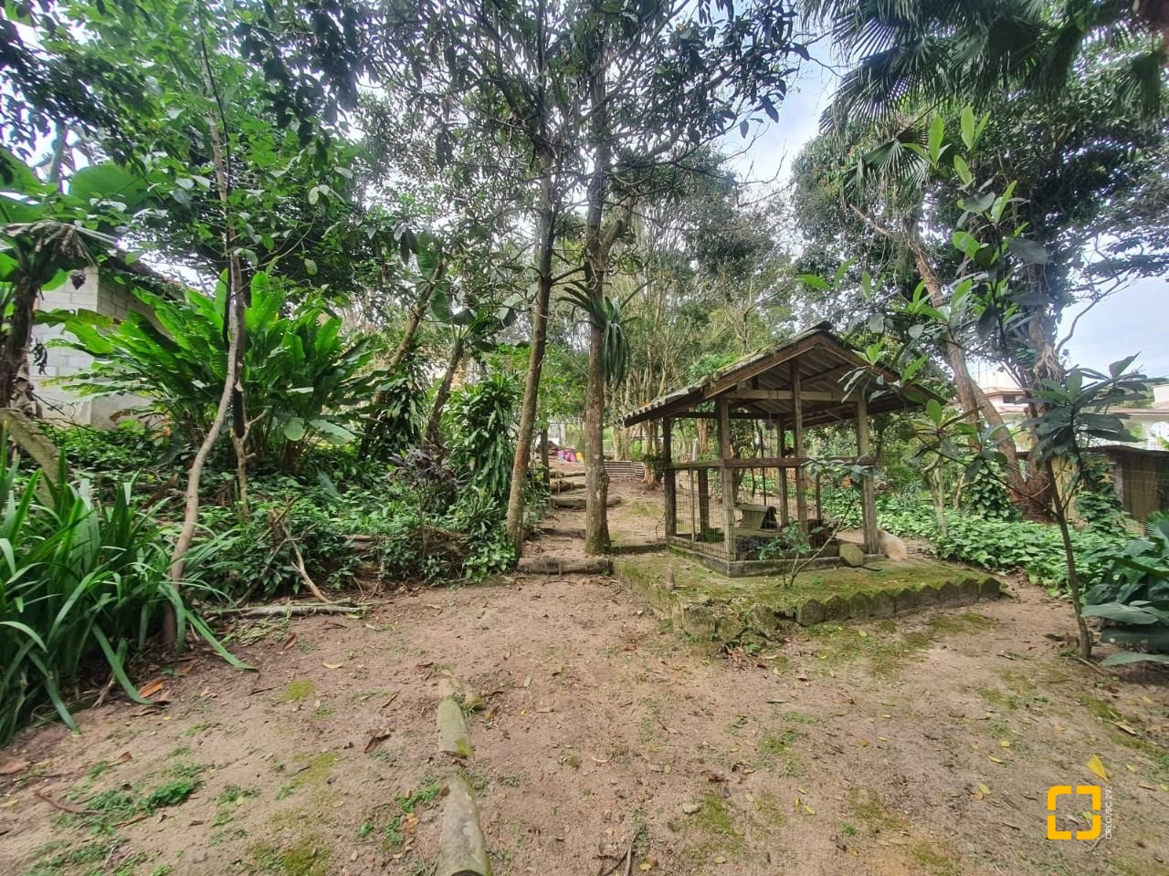 Casa com 350m², 6 quartos (sendo 2 suítes), 4 garagens, no bairro Santo Antônio de Lisboa em Florianópolis