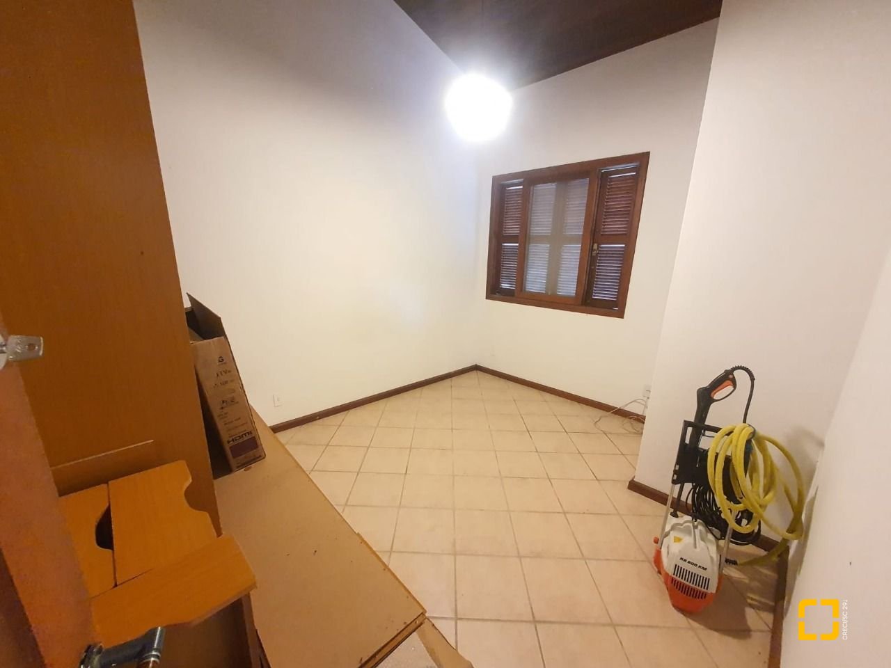Casa com 350m², 6 quartos (sendo 2 suítes), 4 garagens, no bairro Santo Antônio de Lisboa em Florianópolis