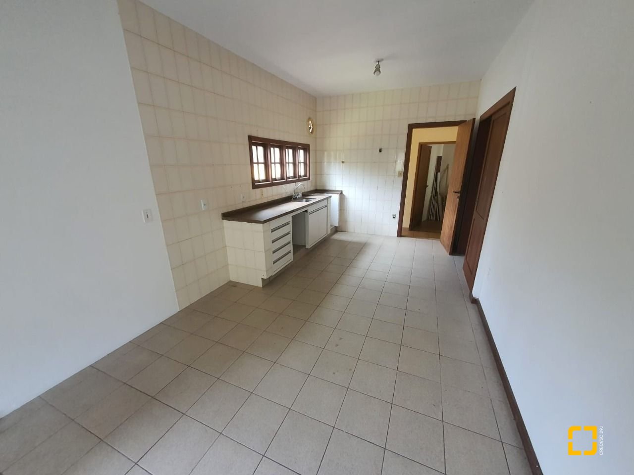 Casa com 350m², 6 quartos (sendo 2 suítes), 4 garagens, no bairro Santo Antônio de Lisboa em Florianópolis