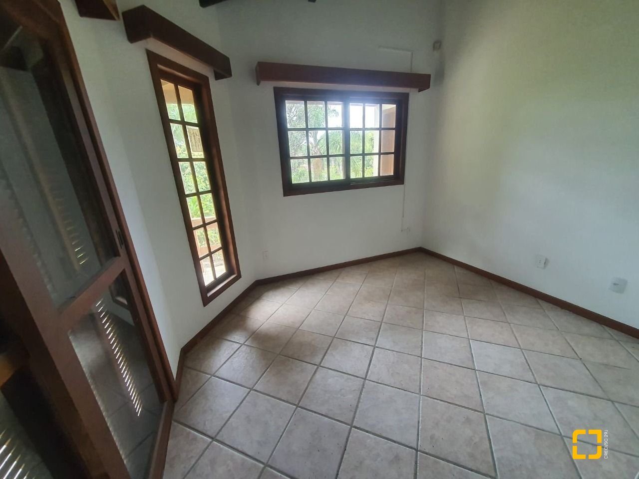 Casa com 350m², 6 quartos (sendo 2 suítes), 4 garagens, no bairro Santo Antônio de Lisboa em Florianópolis