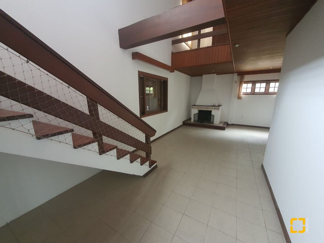 Casa com 350m², 6 quartos (sendo 2 suítes), 4 garagens, no bairro Santo Antônio de Lisboa em Florianópolis